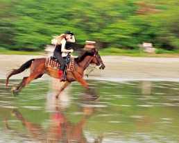 Niina riding in full speed at Rancho Chilamate, Nicaragua